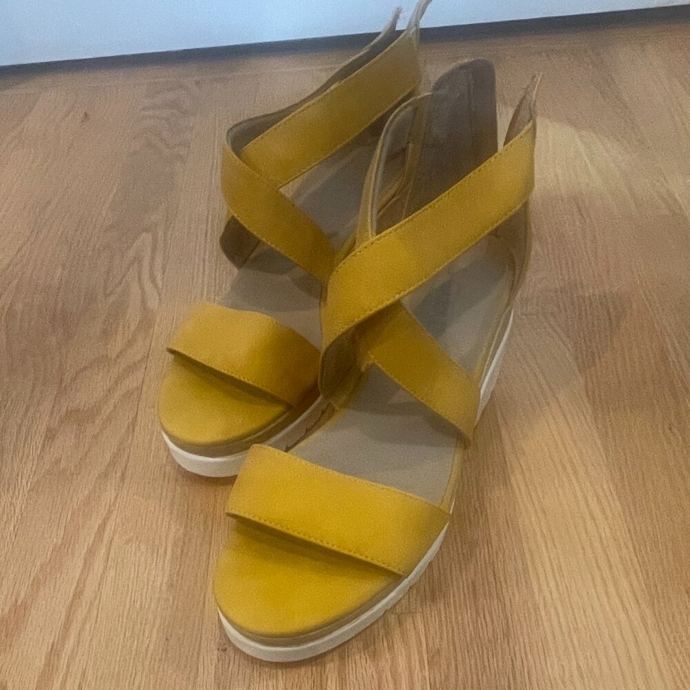 NEW/NEVER WORN: Naturalizer SOUL Goodtimes - Color: YELLOW - 11W